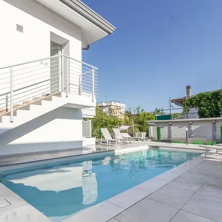 Trendy Flat With Shared Pool And Terrace * Bibione