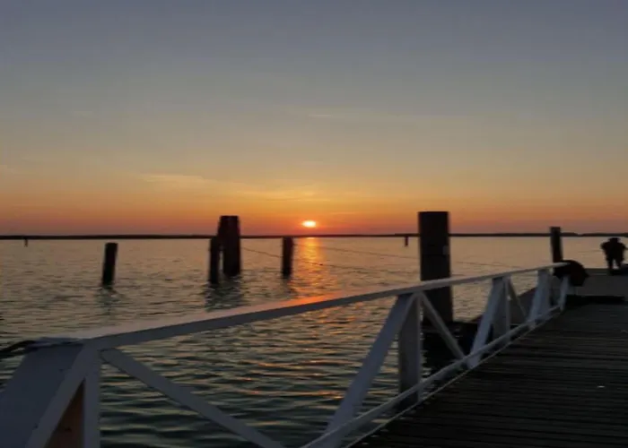 Trendy Flat With Shared Pool And Terrace Lägenhet