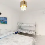 Trendy Flat With Shared Pool And Terrace Μπιμπιόνε