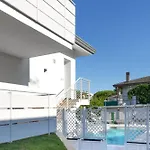 Apartment Trendy Flat With Shared Pool And Terrace