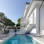 Trendy Flat With Shared Pool And Terrace Διαμέρισμα Μπιμπιόνε