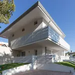 Trendy Flat With Shared Pool And Terrace Μπιμπιόνε
