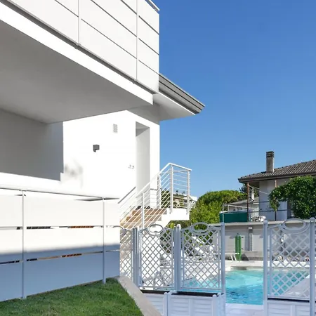 Appartamento Trendy Flat With Shared Pool And Terrace